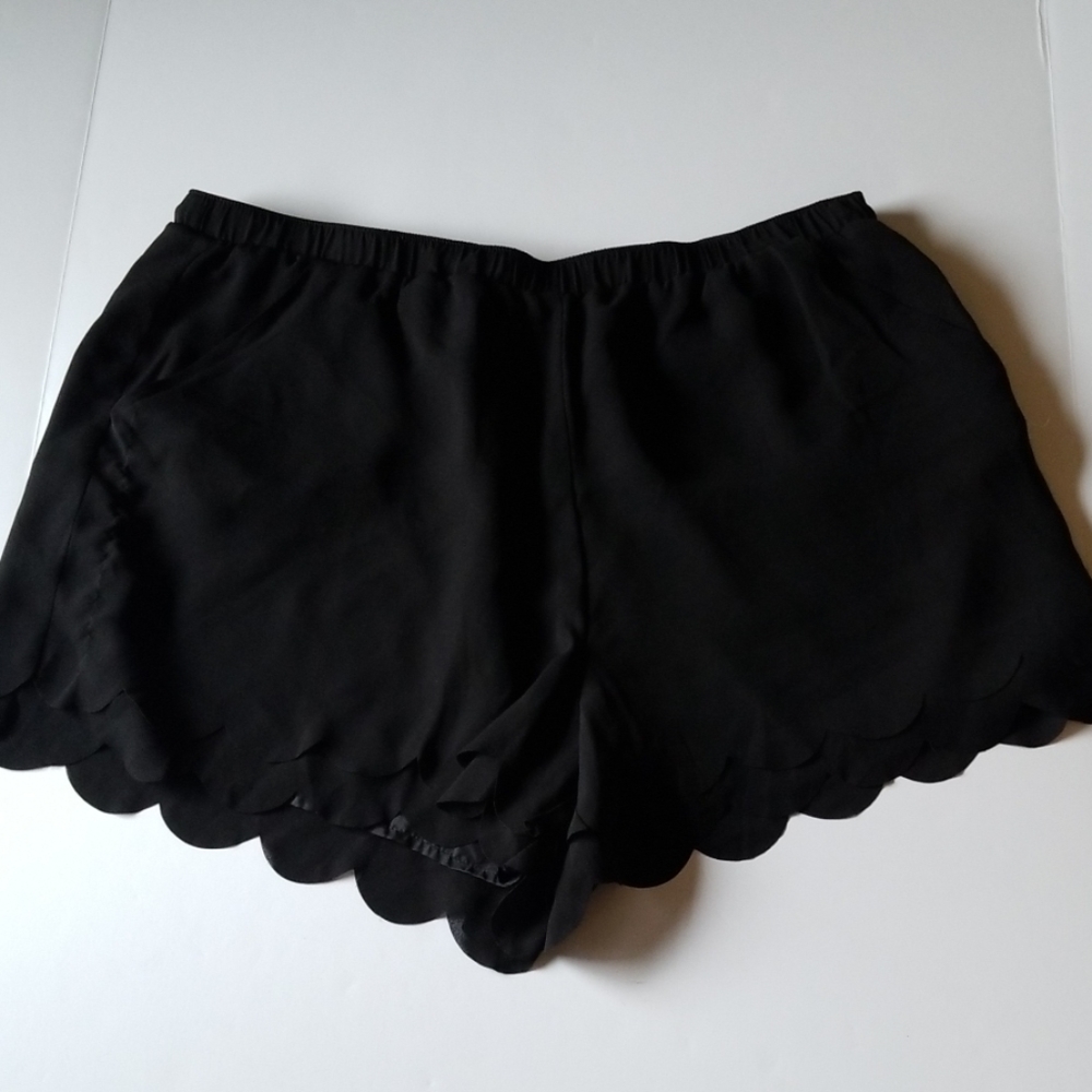Scallop Hem Shorts
